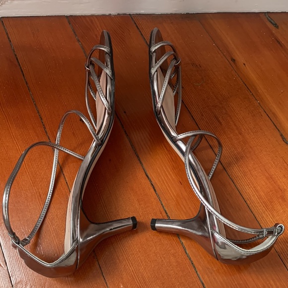 Women’s silver heels - Picture 3 of 4